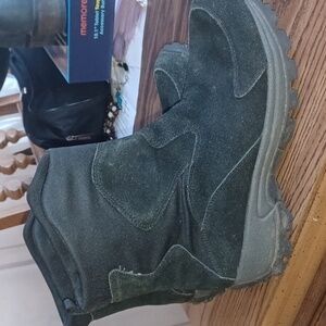 🌨 Earth Black Suede Hiking Ankle Boot 🌨